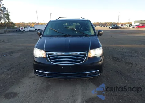 2016 Chrysler Town & Country Touring z USA, uszkodzony, nr VIN 2C4RC1BG5GR165332